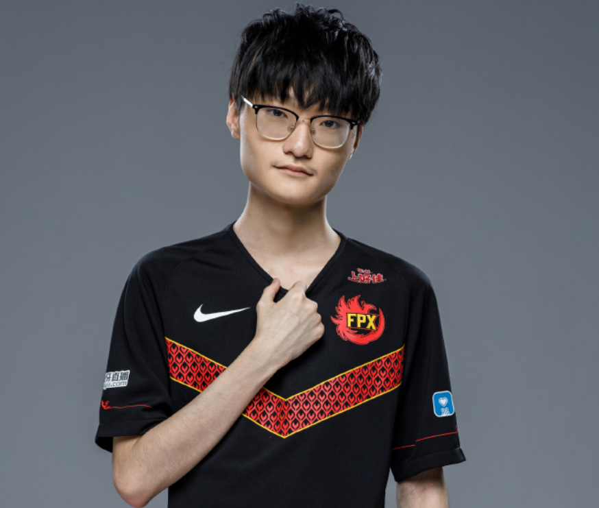 开云-战术调整引爆全场！，哈兰德意外战胜FPX全场沸腾不已-开云